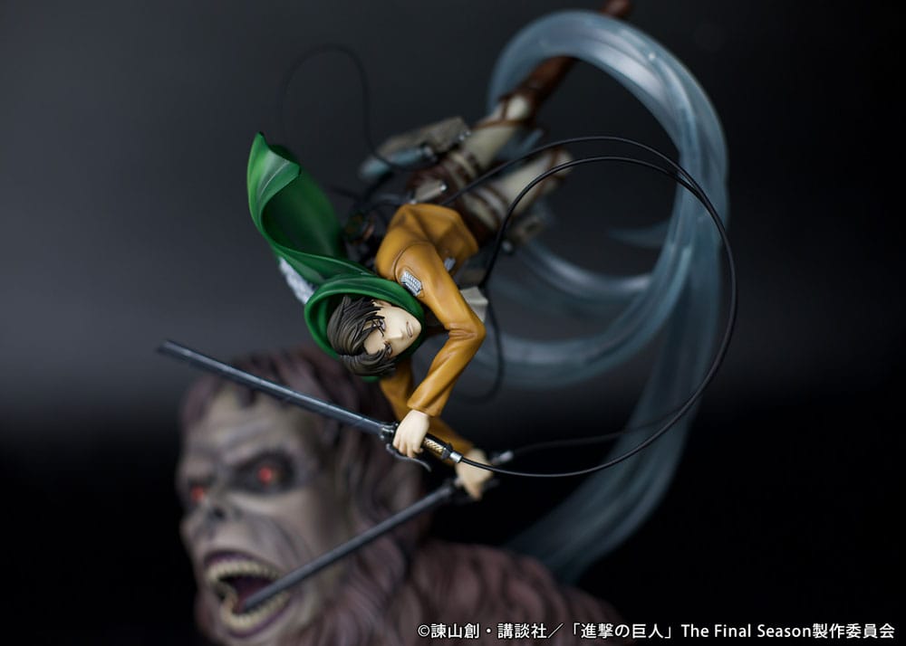 Attack on Titan PVC Statue 1/7 Levi vs Beast Titan Ver. 28 cm