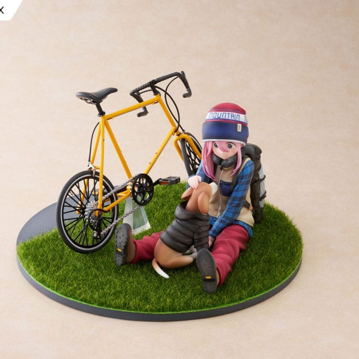 Laid Back Camp F:NEX PVC Statue 1/7 Nadeshiko Kagamihara 13 cm
