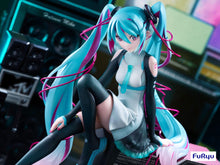 Lade das Bild in den Galerie-Viewer, Hatsune Miku Statue 1/7 Hatsune Miku x MTV 20 cm
