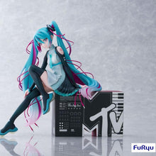 Lade das Bild in den Galerie-Viewer, Hatsune Miku Statue 1/7 Hatsune Miku x MTV 20 cm
