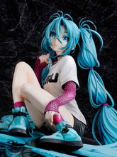 Lade das Bild in den Galerie-Viewer, Hatsune Miku Statue 1/4 Yoneyama Mai The Latest Street Style &quot;Cute&quot; Limited Edition 17 cm
